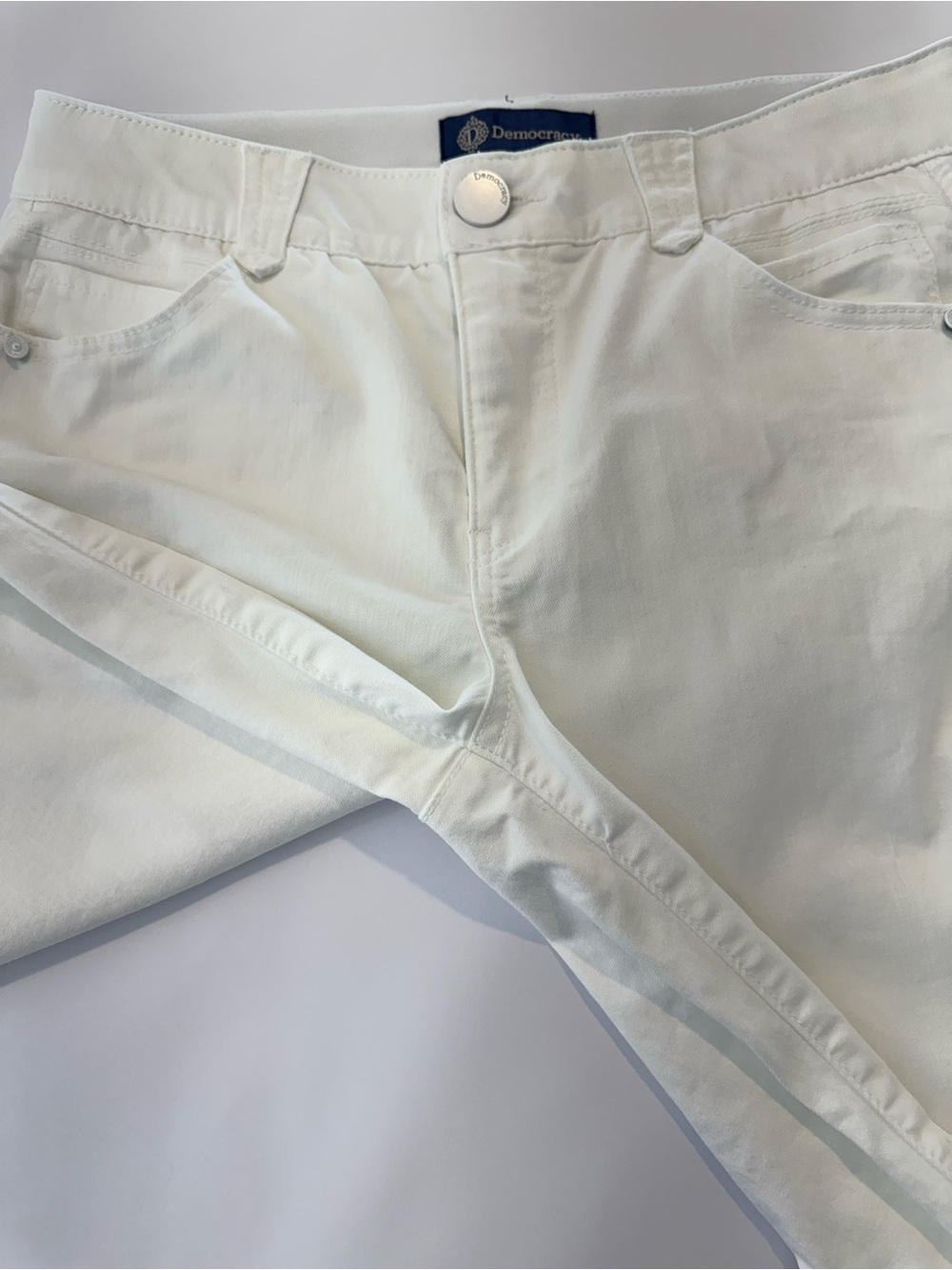 Democracy “Ab”solution White Bermuda Shorts Size 8 NWOT Stretch Mid Rise - Picture 5 of 11